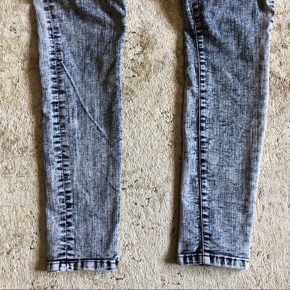 Bebe Mineral Washed Skinny Jeans - Picture 3 of 6